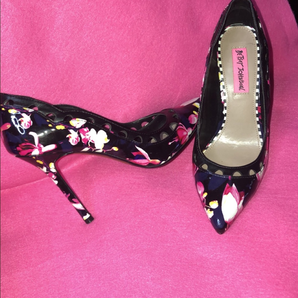 Funky Statement Heels - Picture 1 of 4